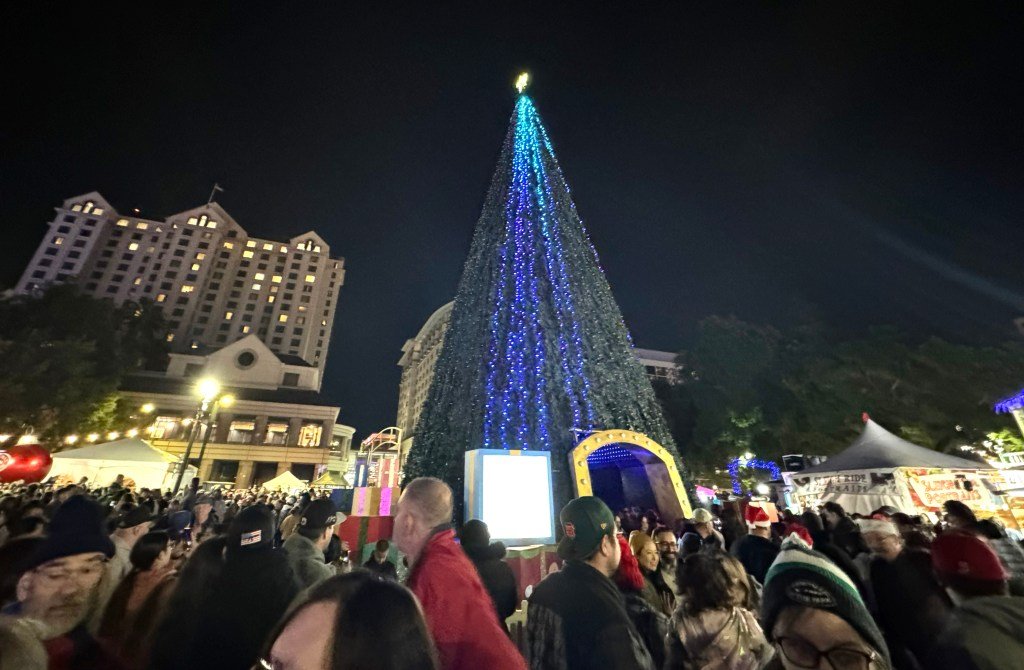 “Navidad en el parque” en San José trae alegría navideña al centro de la ciudad