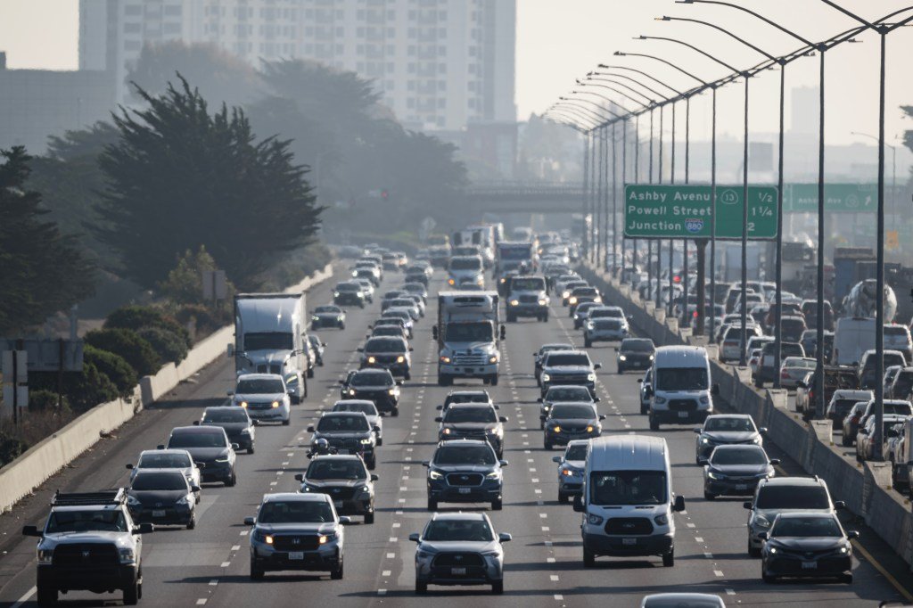 Se esperan cifras récord en la carretera y en el aire