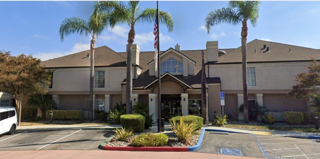 Un inversor inmobiliario ocupado compra otro hotel en South Bay a precio de ganga