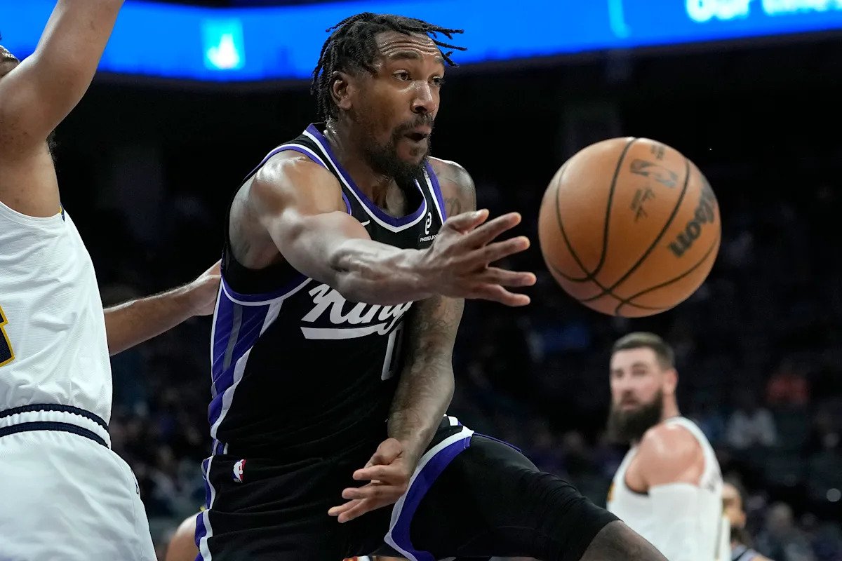 Se informa que los Kings están poniendo a G Malik Monk en el bloque comercial antes de la fecha límite del 5 de febrero.