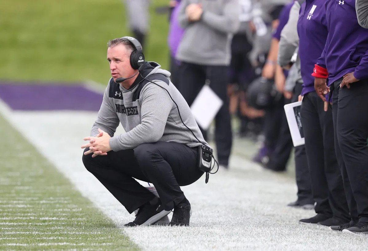 Michigan State finaliza un acuerdo para contratar al ex entrenador de Northwestern, Pat Fitzgerald, para reemplazar a Jonathan Smith