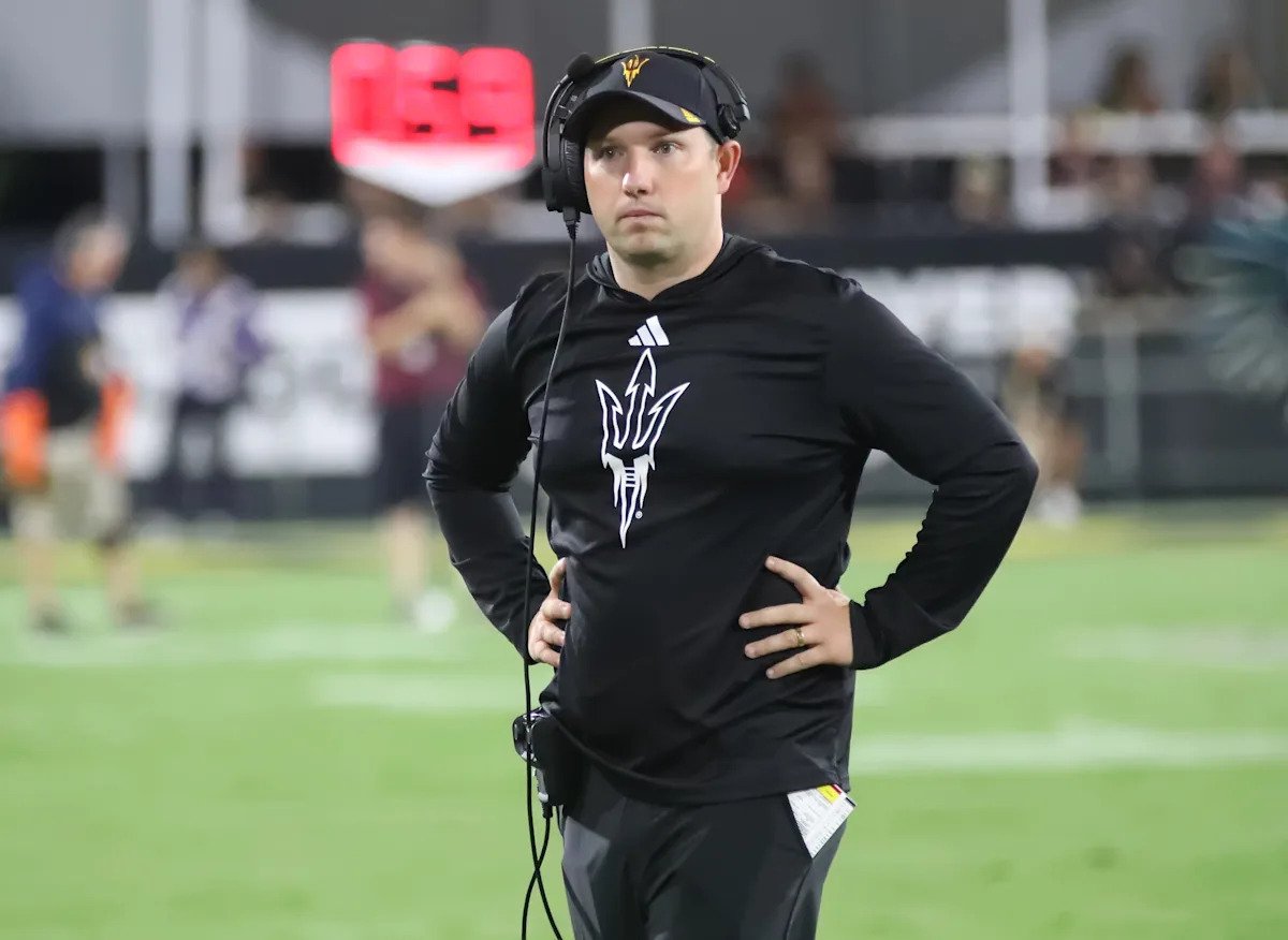 En medio de rumores de Michigan, el entrenador de Arizona State, Kenny Dillingham, firma una extensión de contrato con los Sun Devils