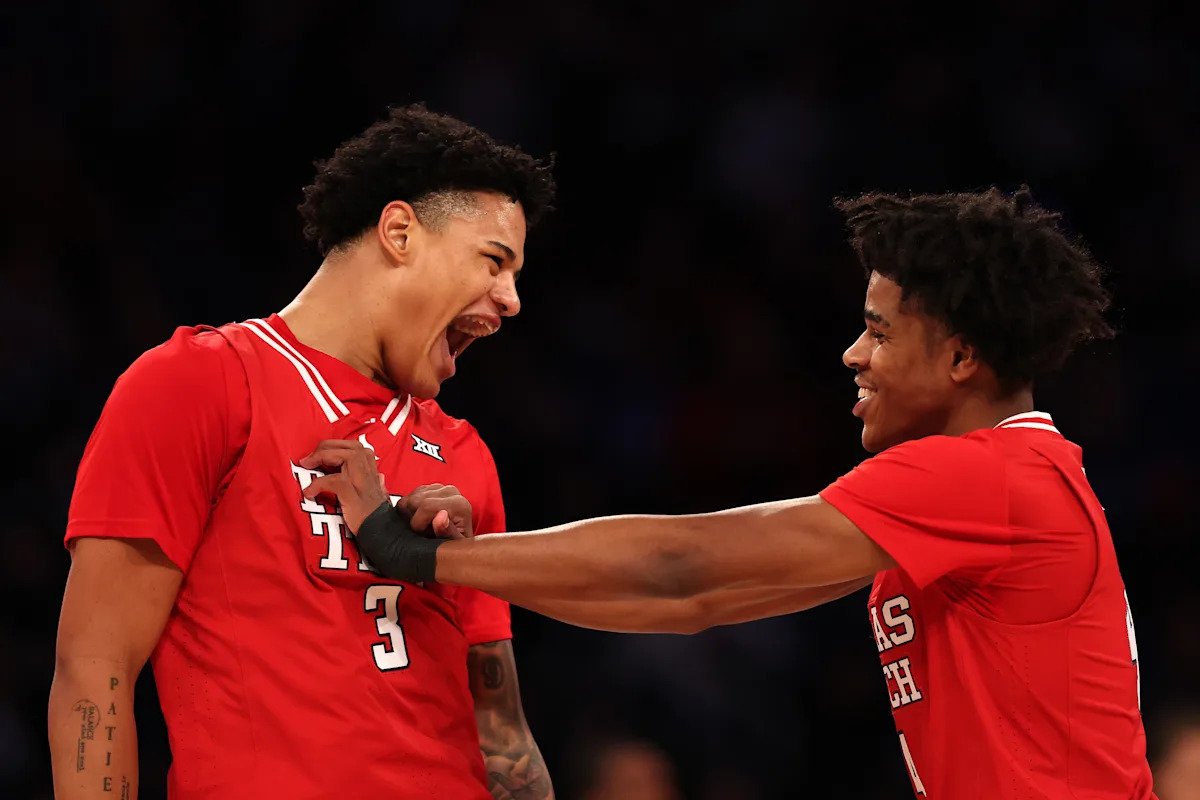 El No. 19 Texas Tech se recupera de un déficit de 17 puntos en la segunda mitad para derrotar al No. 3 Duke a pesar de las lesiones y los problemas de faltas.