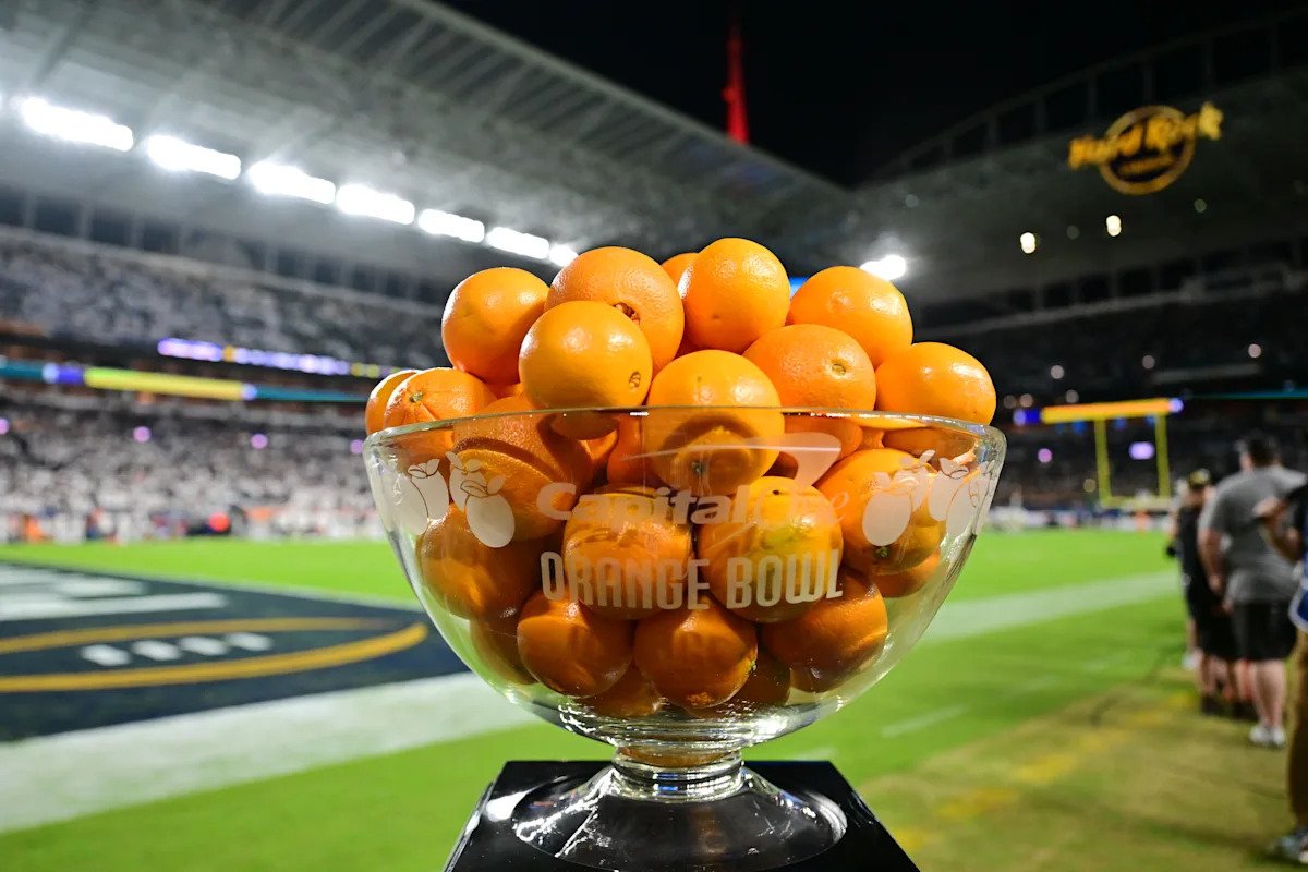 Es hora de que los ejecutivos del fútbol universitario pongan fin a esta locura de los bolos y se comprometan con más juegos CFP en el campus.