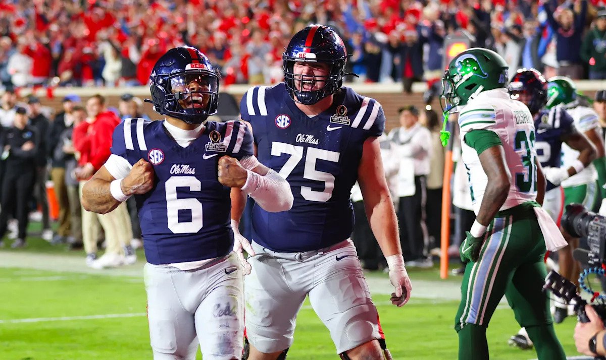 Los juegos de playoffs de fútbol universitario con equipos del Grupo de los Cinco y superposiciones de la NFL atrajeron significativamente menos espectadores en la primera ronda.