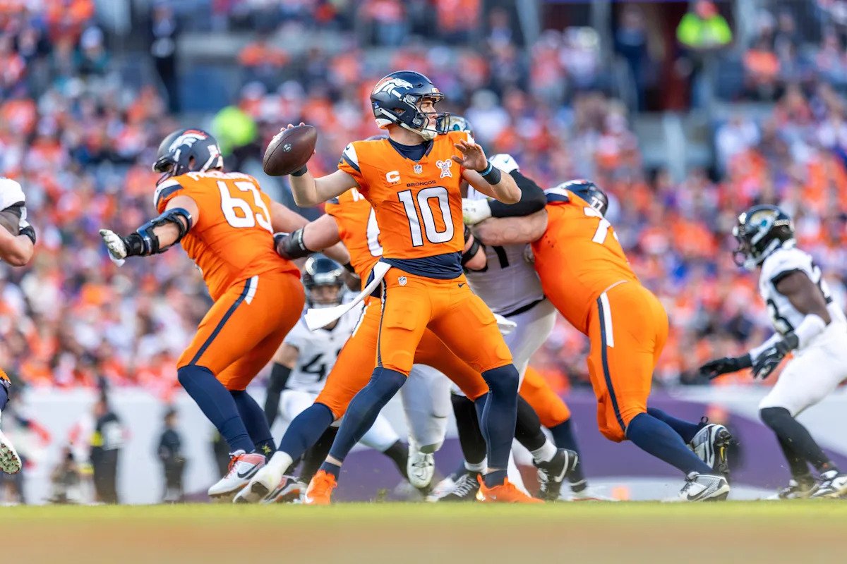 Probabilidades y apuestas de la Semana 17 de la NFL de 2025: lista completa de diferenciales de la Semana 17