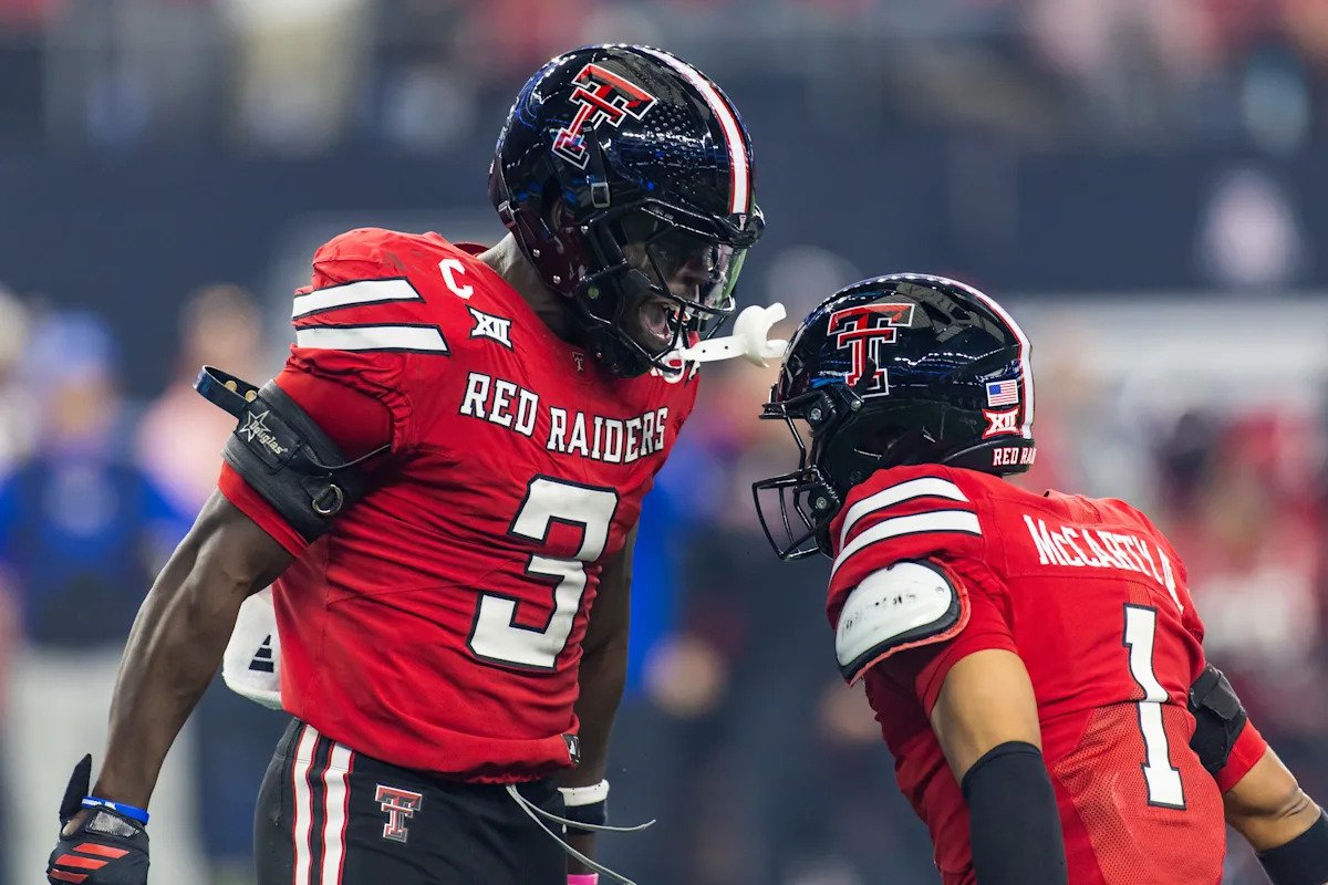 El No. 4 Texas Tech fuerza 4 pérdidas de balón en la segunda mitad en una aplastante victoria sobre el No. 11 BYU para hacerse con el título de los 12 Grandes y el lugar en los playoffs.