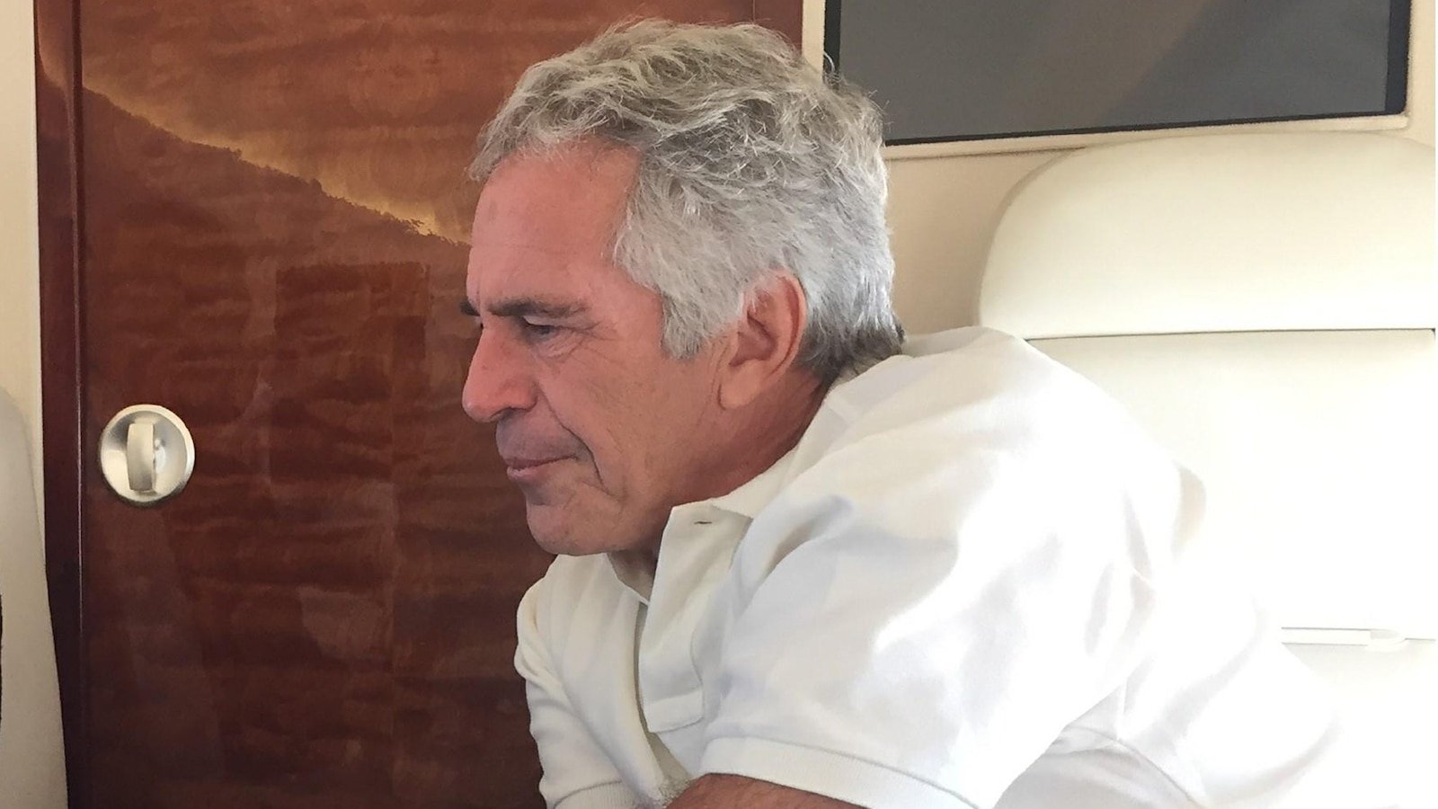 Los demócratas de la Cámara de Representantes publican otra serie de fotografías de Epstein