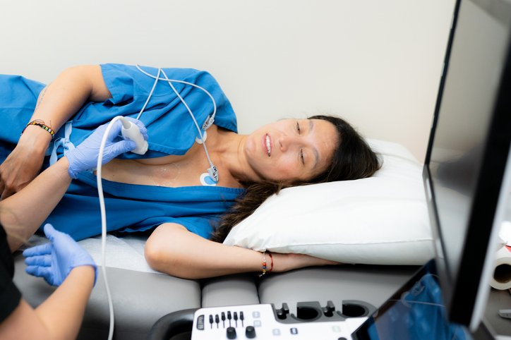 La AHA está invirtiendo en IA para abordar el problema del sesgo de género en cardiología