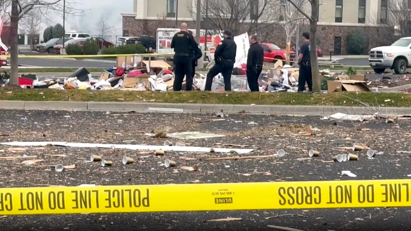 1 muerto en la explosión de un camión U-Haul en un estacionamiento de Idaho: funcionarios