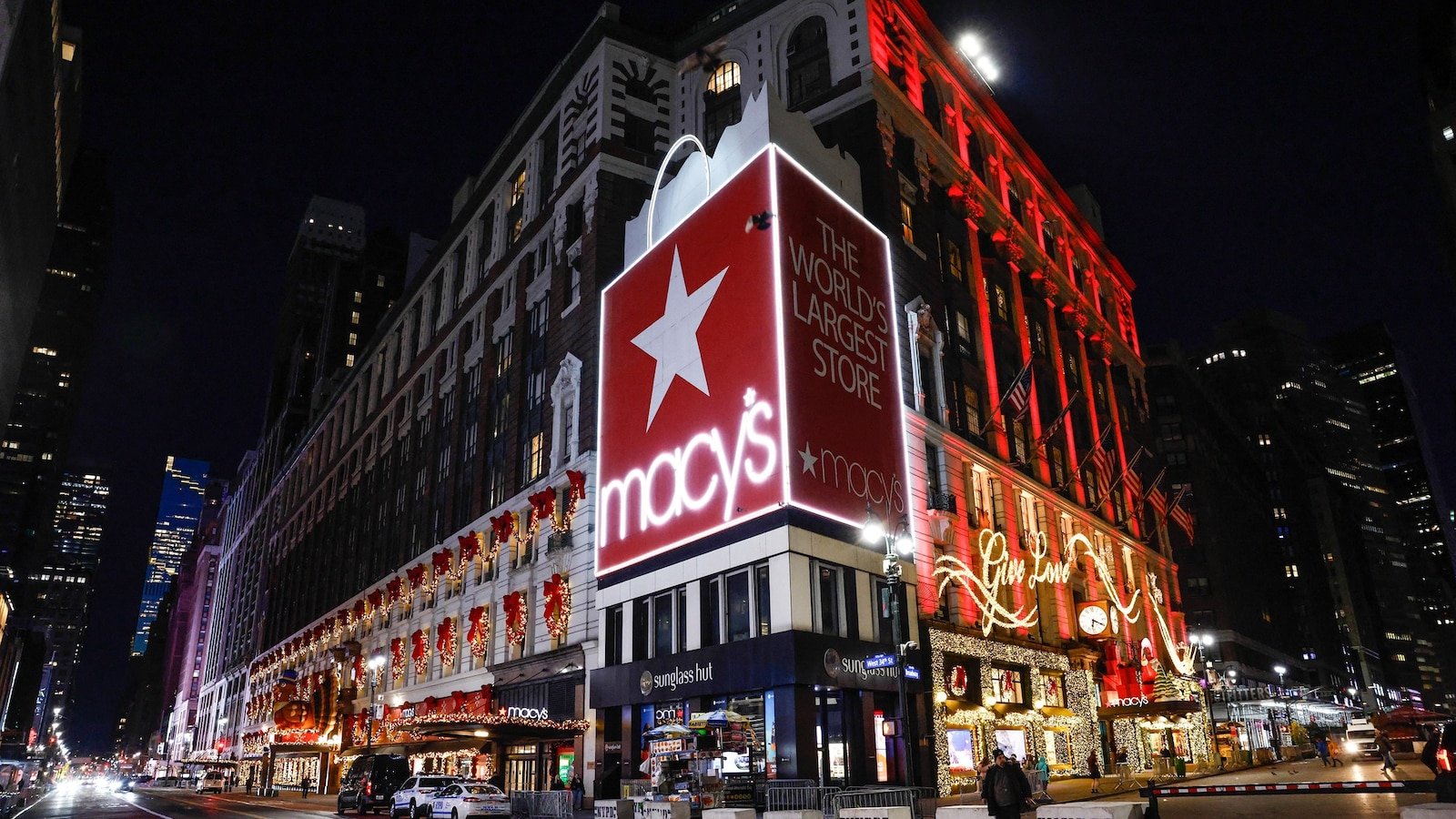 Turista de Nueva York apuñalado mientras cambiaba pañales en el baño de Macy’s, sospechoso acusado: policía