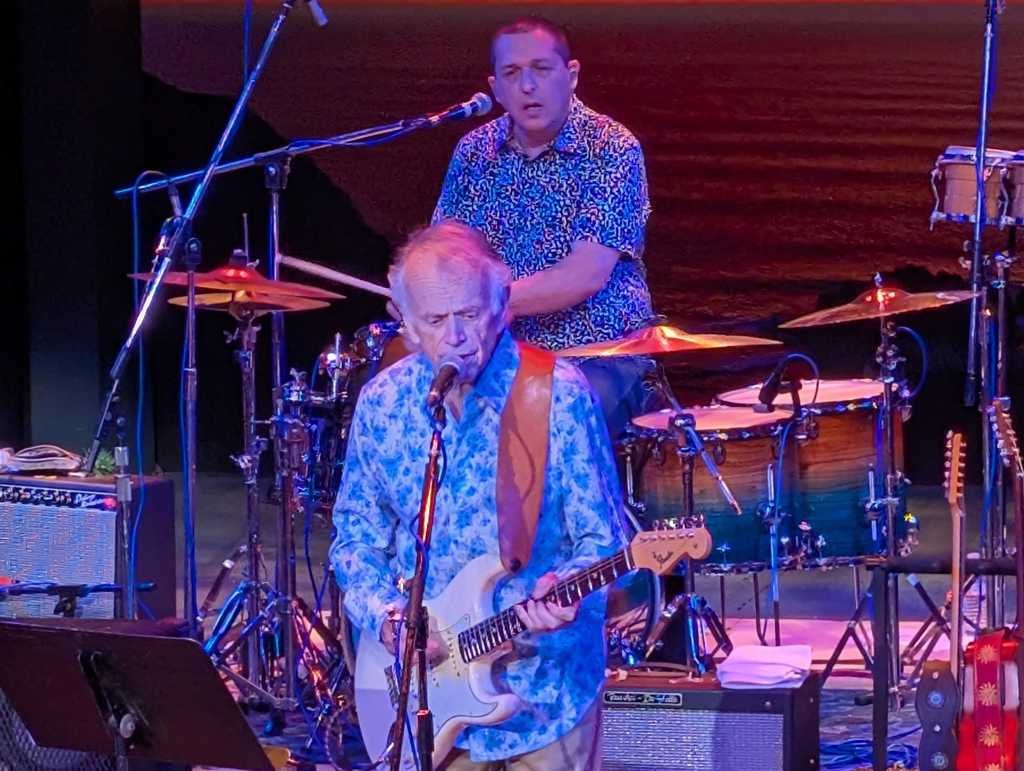 La leyenda de los Beach Boys, Al Jardine, realiza una gira de conciertos en Carmel-by-the-Sea