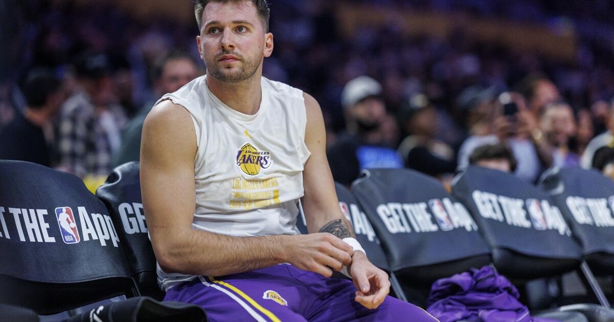 La estrella de los Lakers, Luka Doncic, podría jugar el domingo tras dar a luz a su segundo hijo