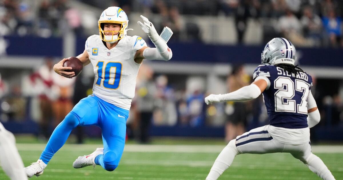 Los Chargers derrotan a los Cowboys y se acercan al borde de los playoffs