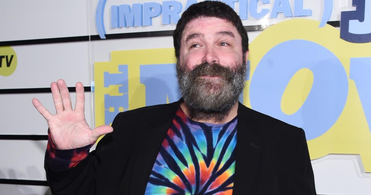 Mick Foley se separa de la WWE por sus vínculos con Trump