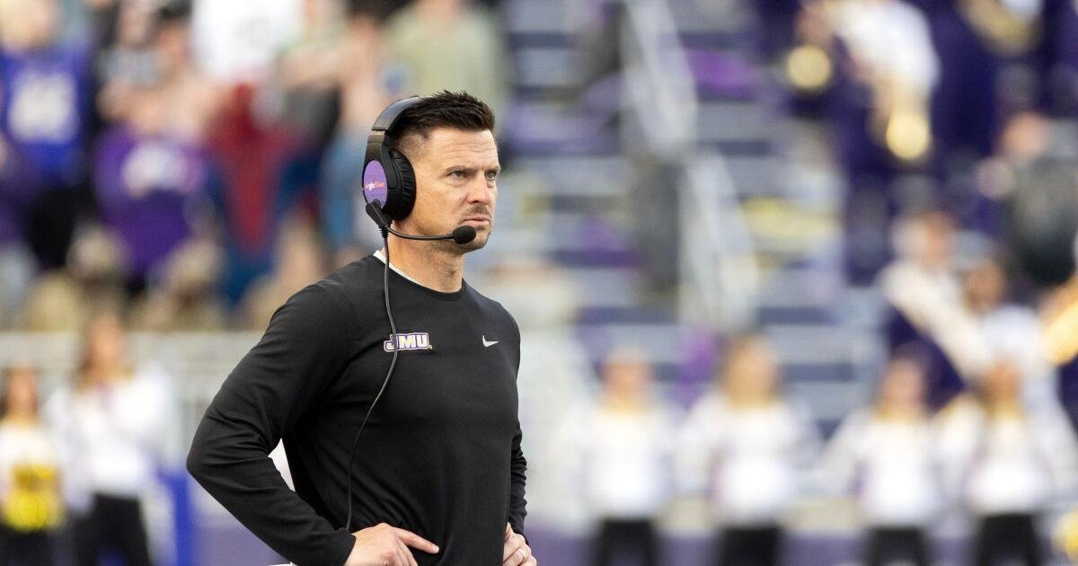 UCLA contrata a Bob Chesney como su próximo entrenador en jefe de fútbol