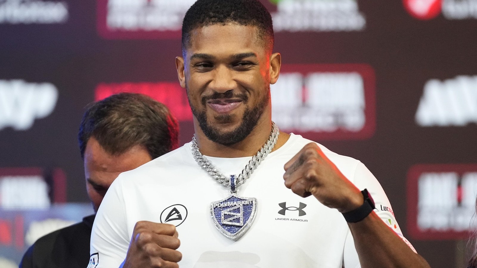 El ex campeón mundial de peso pesado Anthony Joshua estuvo involucrado en un accidente automovilístico en Nigeria