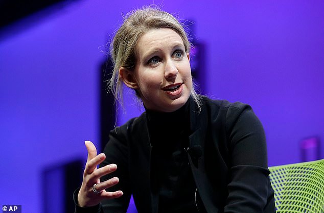 La estafadora condenada de Theranos, Elizabeth Holmes, pide a Trump que conmute su pena de prisión
