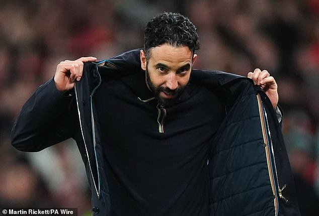 Sol Campbell revela el impactante nombre de quién sería el “entrenador ideal” del ex club Tottenham, mientras habla sobre los problemas de Thomas Frank.