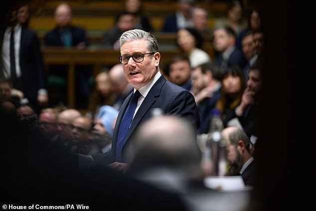 QUENTIN LETTS: El chiste Kama Sutra de Starmer se sintió desesperado, estudiantil, tacaño y mohoso. Sería un pésimo padrino…