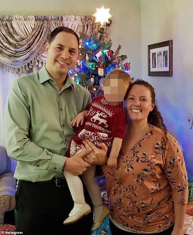 La horripilante pregunta de una niña a la niñera que mantenía una aventura con su padre horas después de que su madre fuera brutalmente asesinada