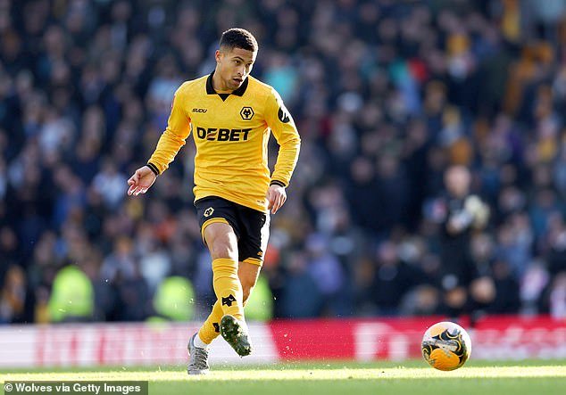 El delantero estrella de la Premier League está buscando un movimiento meses después de negociar un nuevo acuerdo y un mediocampista de £ 40 millones reemplazará a Conor Gallagher del Atlético de Madrid: NOTA VENTANA DE TRANSFERENCIA