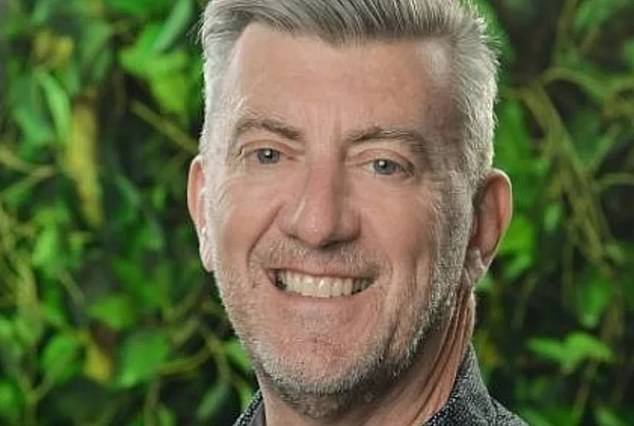 Identifican a un profesor de escuela privada acusado de conspirar para drogar y “proxenetar” a dos niños – acusado de casi dos docenas de delitos