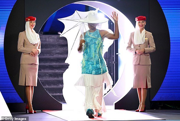 Naomi Osaka cautiva a los aficionados al tenis en el Open de Australia con el conjunto ‘medusa’ diseñado por la estilista londinense que viste a Beyoncé