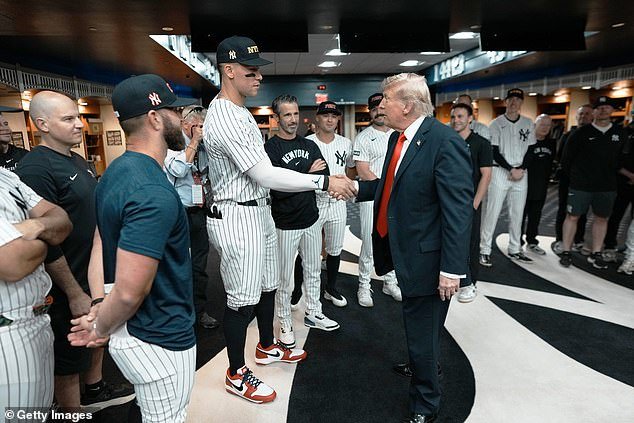 Datos sorprendentes muestran cuántas estrellas del deporte estadounidense realmente apoyan a Donald Trump… y a la liga que lo desprecia