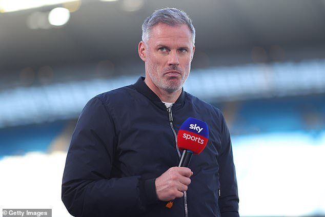 Jamie Carragher insiste en que Arne Slot “merece más respeto” por parte de los aficionados del Liverpool y dice que las críticas están “totalmente fuera de lugar” después de que los Rojos fueran abucheados tras el empate 1-1 con el Burnley.