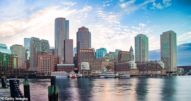 El histórico puerto de Nueva Inglaterra finalmente tiene agua limpia por primera vez en 100 años, pero los lugareños todavía están ansiosos por disfrutar de sus ostras y almejas.