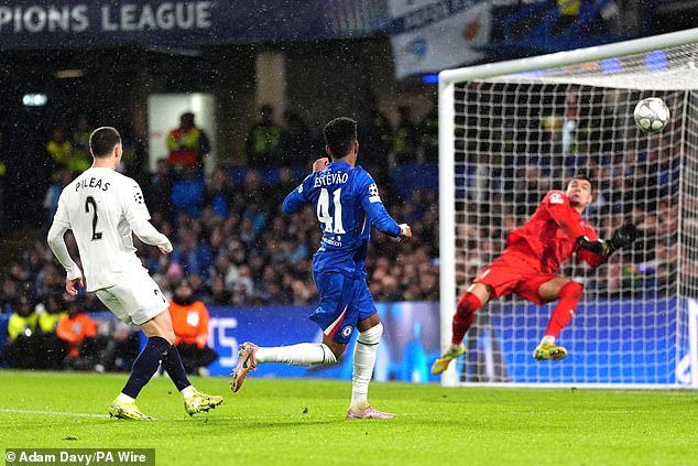 Chelsea 1-0 Pafos: Electric Estevao sale del banco para sacudir a los Robot Blues, y por qué Liam Rosenior espera que la historia se repita durante su mandato, escribe KIERAN GILL