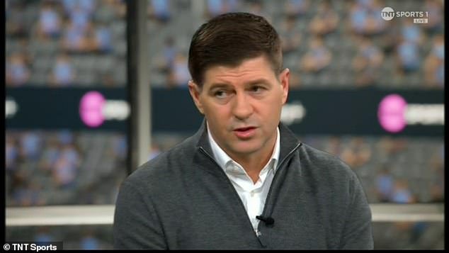 Steven Gerrard le dice a Arne Slot que deje de quejarse de la debilidad del Liverpool después de que el entrenador culpa a un error crucial por la inconsistencia… e insiste en que el jefe de los Rojos debe “encontrar soluciones” porque “tiene los jugadores”