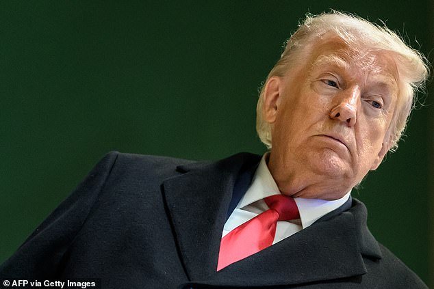 TOM LEONARD: Entonces, ¿cuántas de las extravagantes afirmaciones de Donald Trump sobre Groenlandia y la OTAN son ciertas?