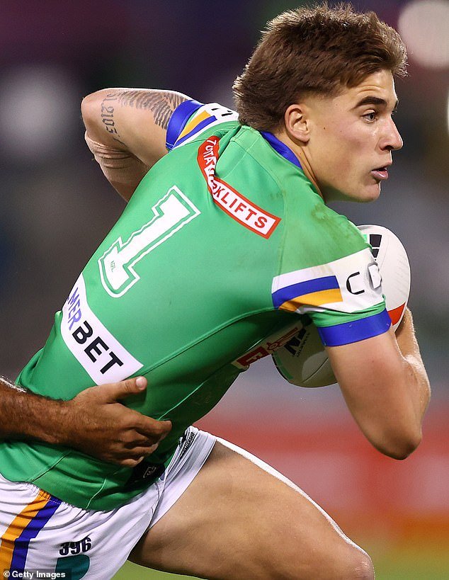 La estrella del fútbol descubre su destino después de causar daños por valor de 5.000 dólares en un extraño incidente cuando tuvo una mala racha en las máquinas tragamonedas de un pub.