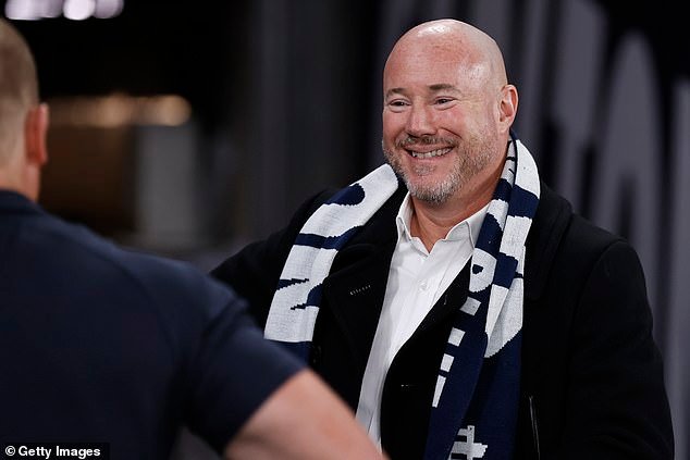 ‘No hay nada peor que esto’: Los amigos de la esposa de Luke Sayers hablan mientras lo demanda por una investigación fotográfica ofensiva: SEB COSTELLO tiene la historia completa sobre el jefe de la AFL bajo fuego y la ejecutiva que enfrenta preguntas difíciles