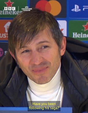 Momento extraño La pregunta de David Beckham desconcierta al entrenador de la Liga de Campeones después del partido, cuando al jefe de Pafos le preguntan su opinión sobre la saga de Brooklyn.