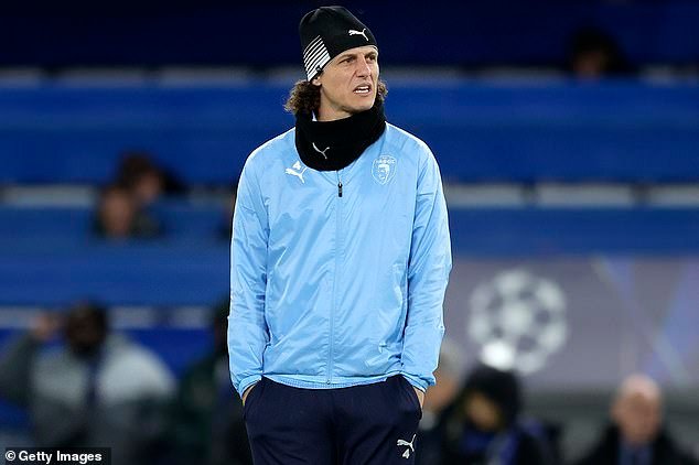 David Luiz le hace un gesto conmovedor al legendario ex empleado del Chelsea, después de que el héroe de culto regresara a Stamford Bridge