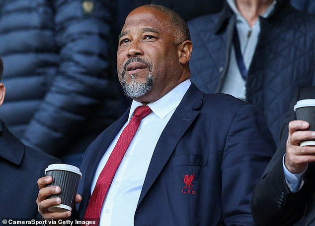 John Barnes, de 62 años, en bancarrota, revela cómo acumuló una deuda de £1,5 millones mientras la leyenda de Inglaterra y Liverpool revela que extrañas inversiones en Brasil salieron mal.