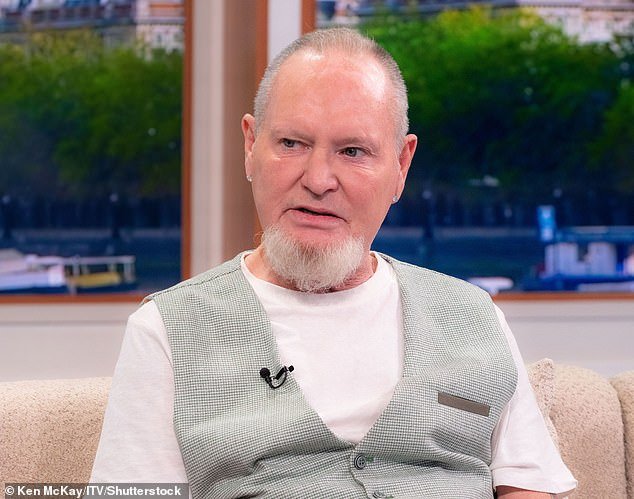Paul Gascoigne revela que lo llevaron de urgencia al hospital después de romperse seis costillas en una caída, mientras la leyenda inglesa habla sobre la última crisis de salud.