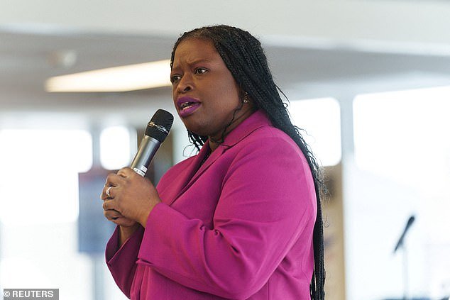 La policía ARRESTA al manifestante anti-ICE que encabezó el asalto a una iglesia en Minneapolis