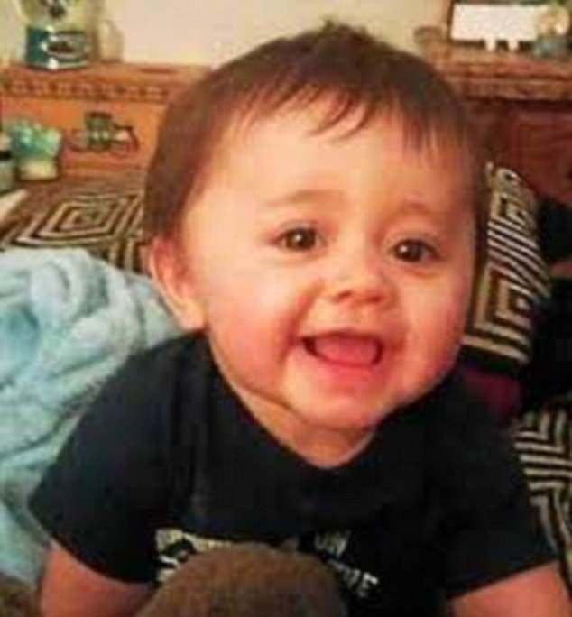 La demanda alega que un padre asesino arrojó a su hijo pequeño desde un puente hacia su muerte debido a un terrible error cometido por un trabajador social.