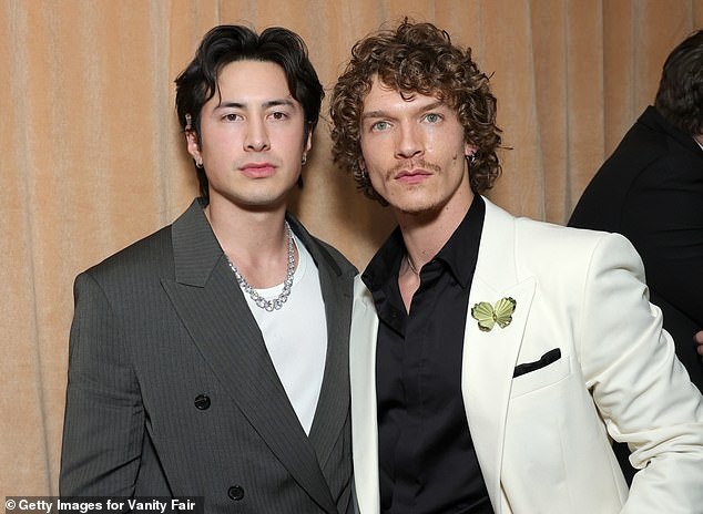 Las estrellas de la acalorada rivalidad se convierten en portadores de la antorcha de los Juegos Olímpicos de Invierno en medio del meteórico ascenso de la serie de hockey gay.