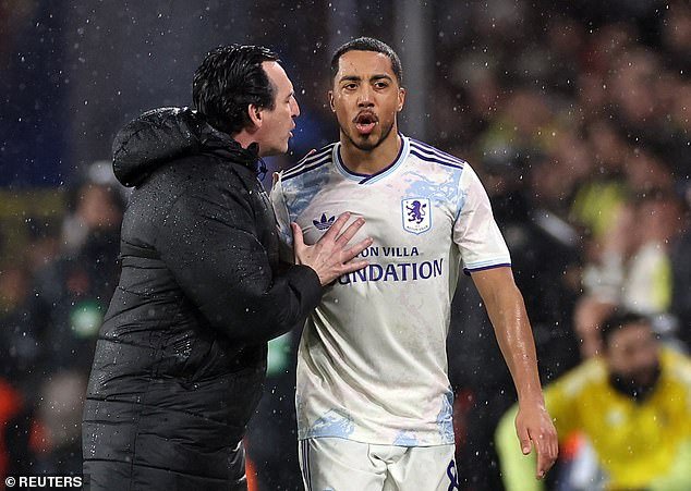 Unai Emery en acalorado duelo con su PROPIO jugador: el técnico del Aston Villa EMPUJA a Youri Tielemans y le grita en la cara tras expulsarlo en la victoria de la Europa League ante el Fenerbahce