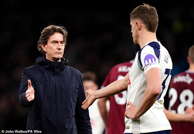 El técnico del Tottenham, Thomas Frank, advierte al Liverpool y al Real Madrid sobre el “fantástico” Micky van de Ven