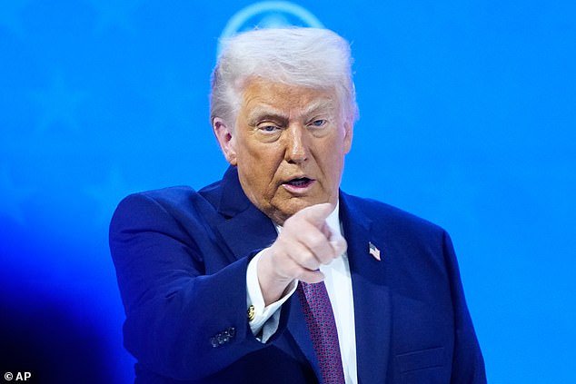 Trump ordena una armada masiva hacia Irán con una ominosa advertencia de lo que podría venir después: “Estamos observando”