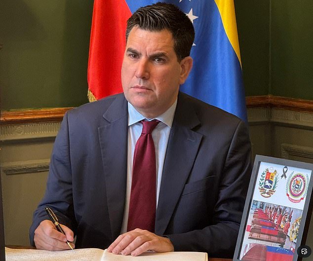 Parlamentario laborista visita la embajada de Venezuela para presentar sus respetos a las víctimas de la represión de Donald Trump que derrocó a Nicolás Maduro del poder.