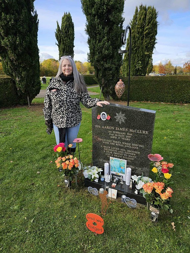 La madre de un soldado británico adolescente muerto por una bomba estadounidense en Afganistán exige que Donald Trump se disculpe por su “insulto a nuestros caídos” tras los comentarios de la OTAN