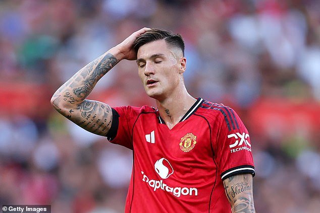 “Es el jugador joven más comprometido que he visto en mi vida”: por qué los expertos del Manchester United confían en que Benjamin Sesko saldrá bien y cómo el delantero fallido está recurriendo a la meditación (y apagando las redes sociales) para justificar el precio de £ 73 millones