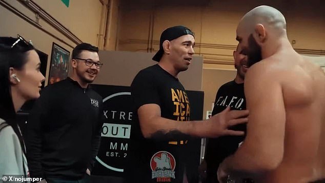 La estrella de UFC Sean Strickland provoca una airada confrontación después de invitar a Kyle Rittenhouse a su gimnasio: ‘Sáquenlo de aquí’